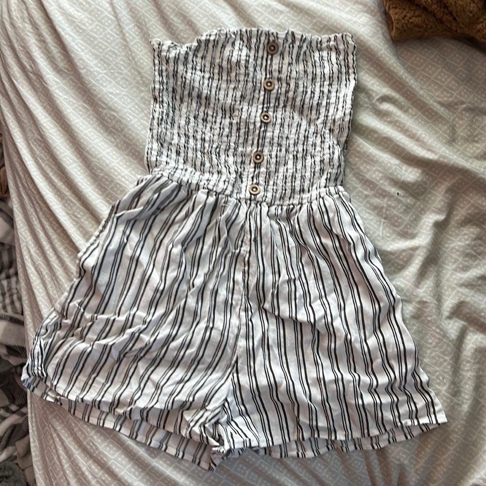 super cute sleeveless romper!!